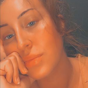 Meet your Posher, Alisia